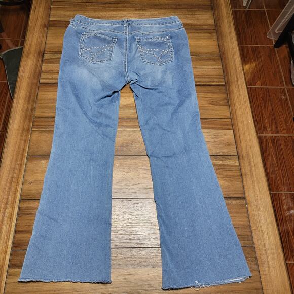 Soft & Sassy by Ariya Jeans Juniors Flare Denim - Size 15/16 - Picture 3 of 5